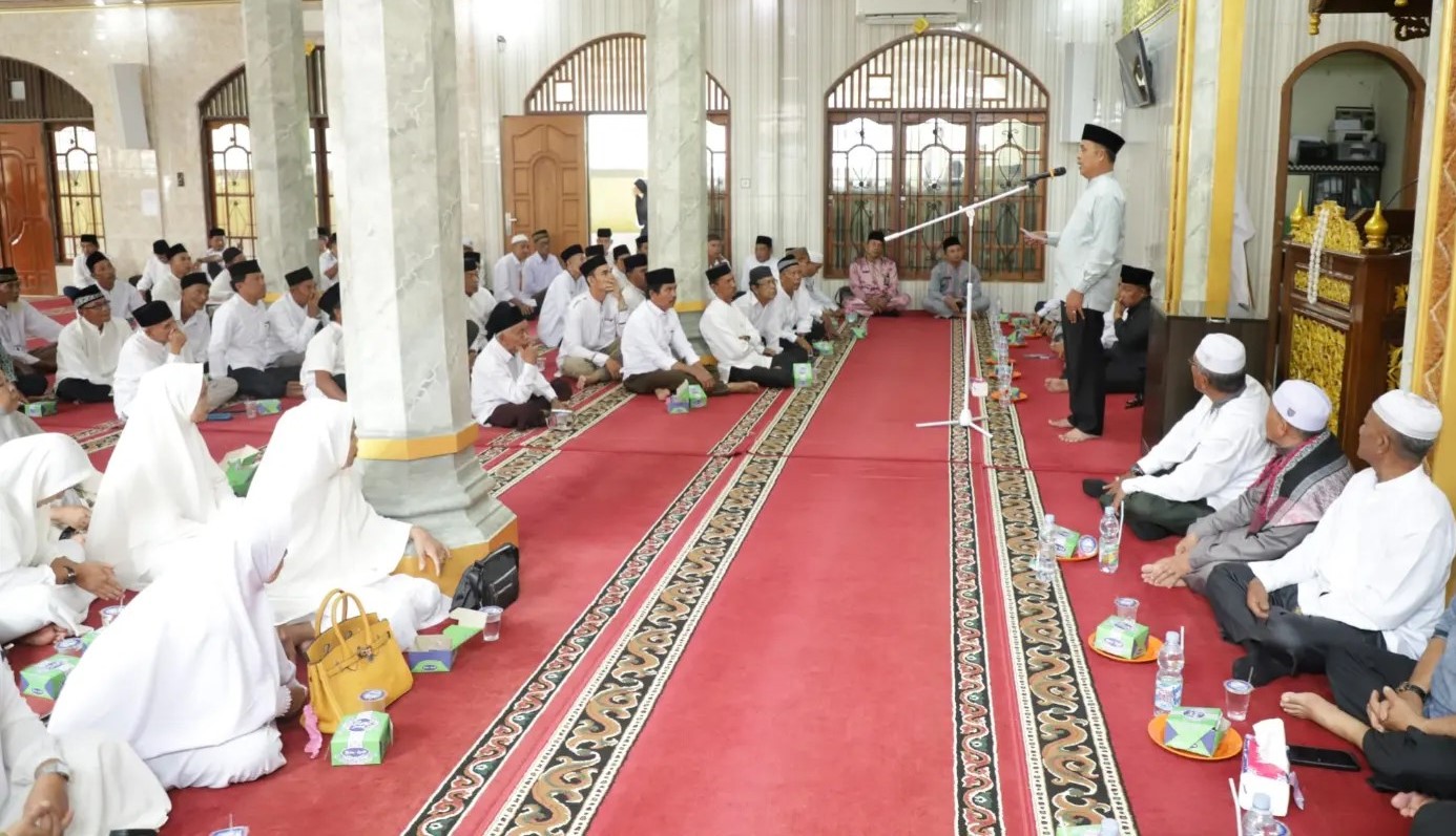 Jelang Musim Haji, Pj.Bupati Herman Buka Bimbingan Manasik Haji gabungan di Kecamatan Keritang