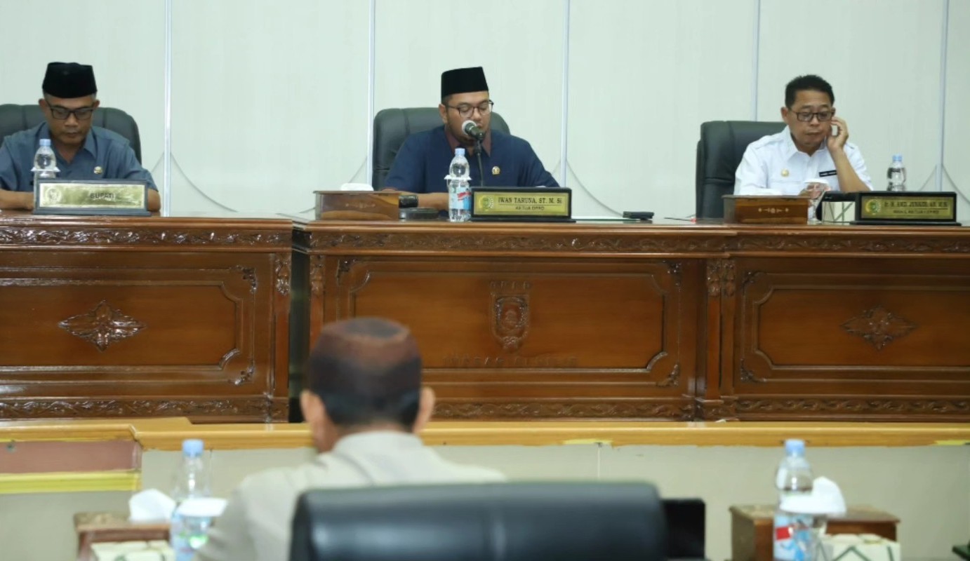 Bupati Inhil Menghadiri Rapat Paripurna Ke 30 DPRD Inhil Masa Persidangan IV Tahun 2025