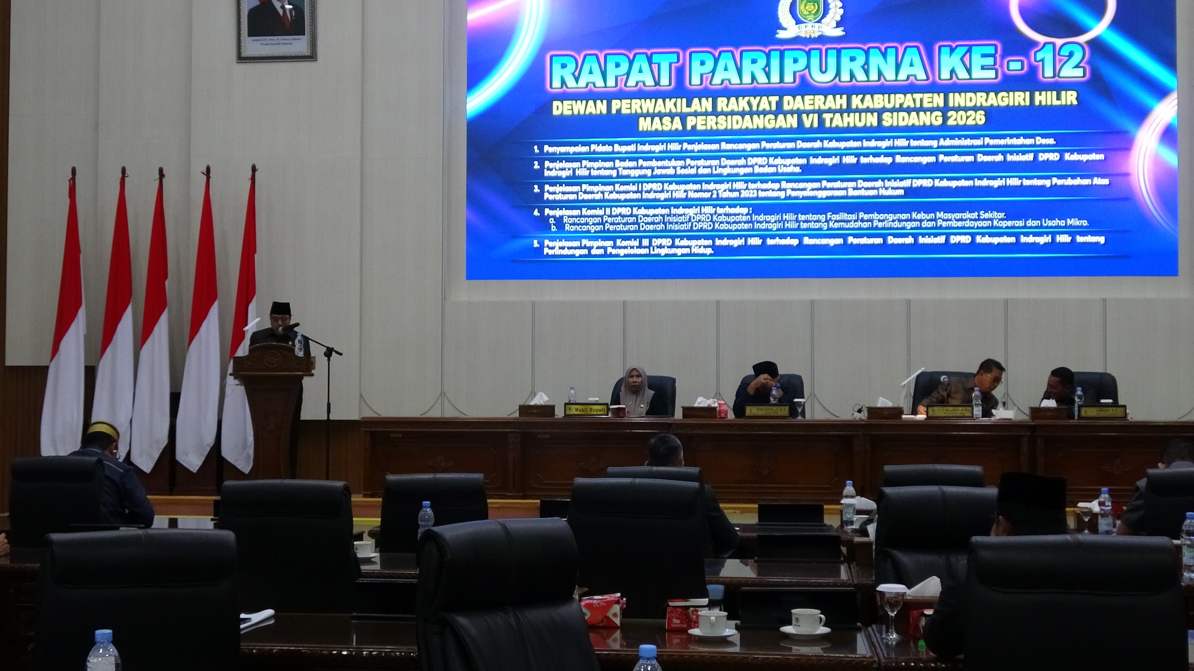 Wakil Bupati sampaikan penjelasan Bupati terkait Ranperda administrasi pemerintahan desa dalam rapat paripurna DPRD Inhil
