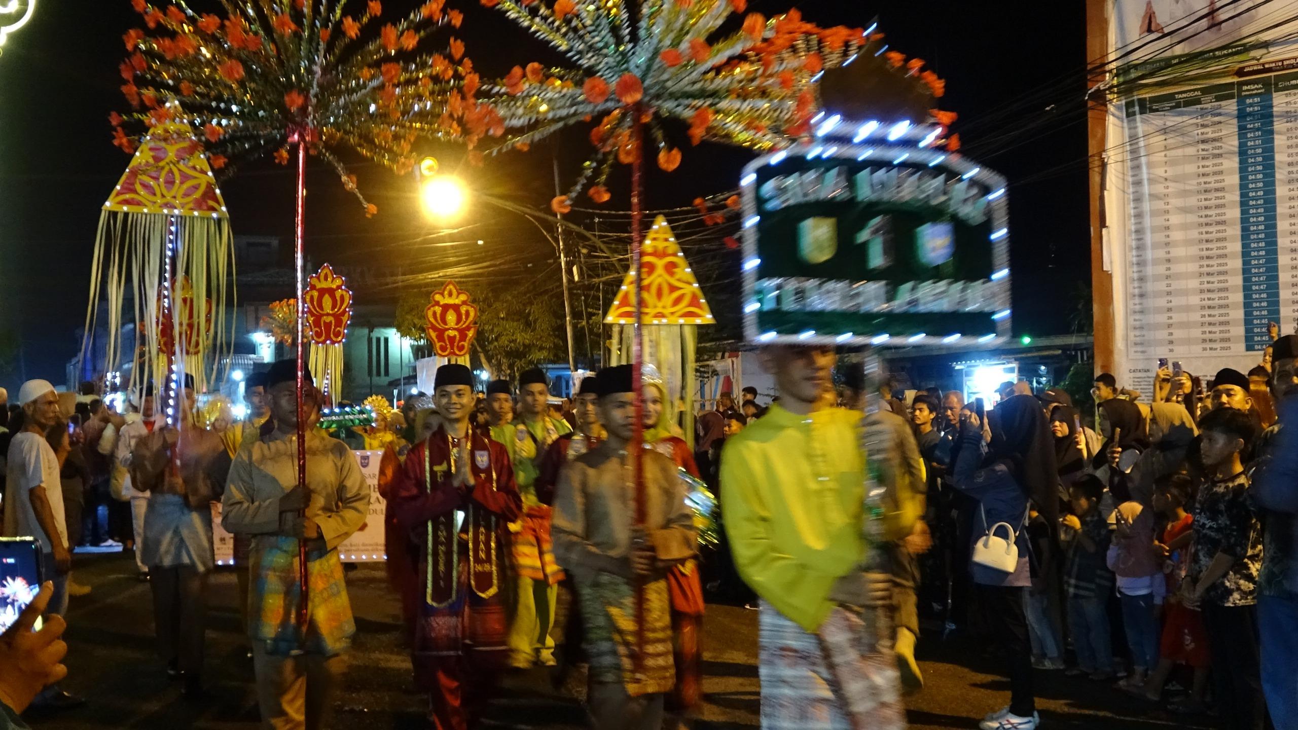 Puluhan Ribu Warga Indragiri Hilir Bersuka Ria Menyaksikan Pawai Takbir Idul Fitri 1446 H