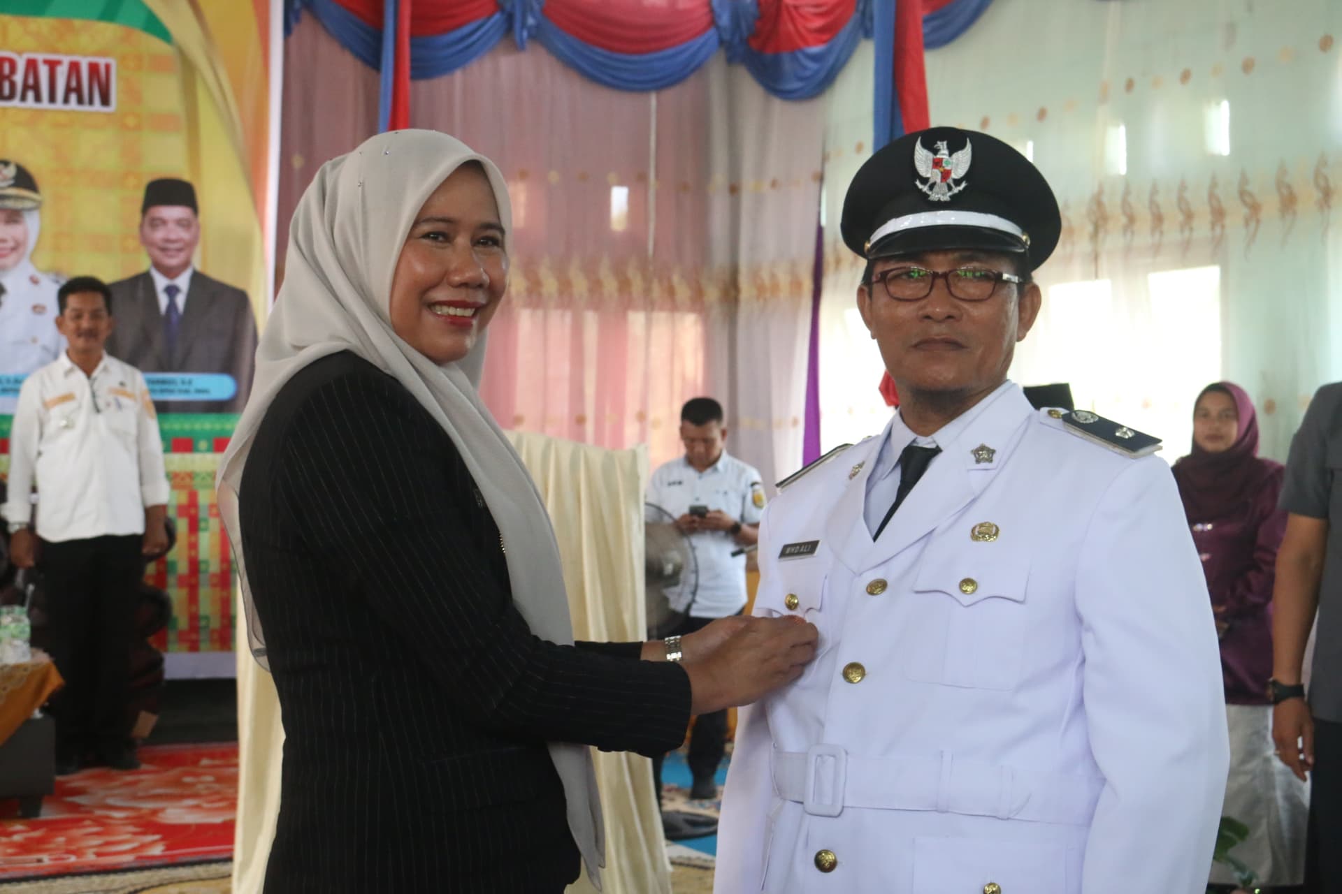 Wakil Bupati Inhil Yuliantini Lantik Kepala Desa Bidari Tanjung Datuk