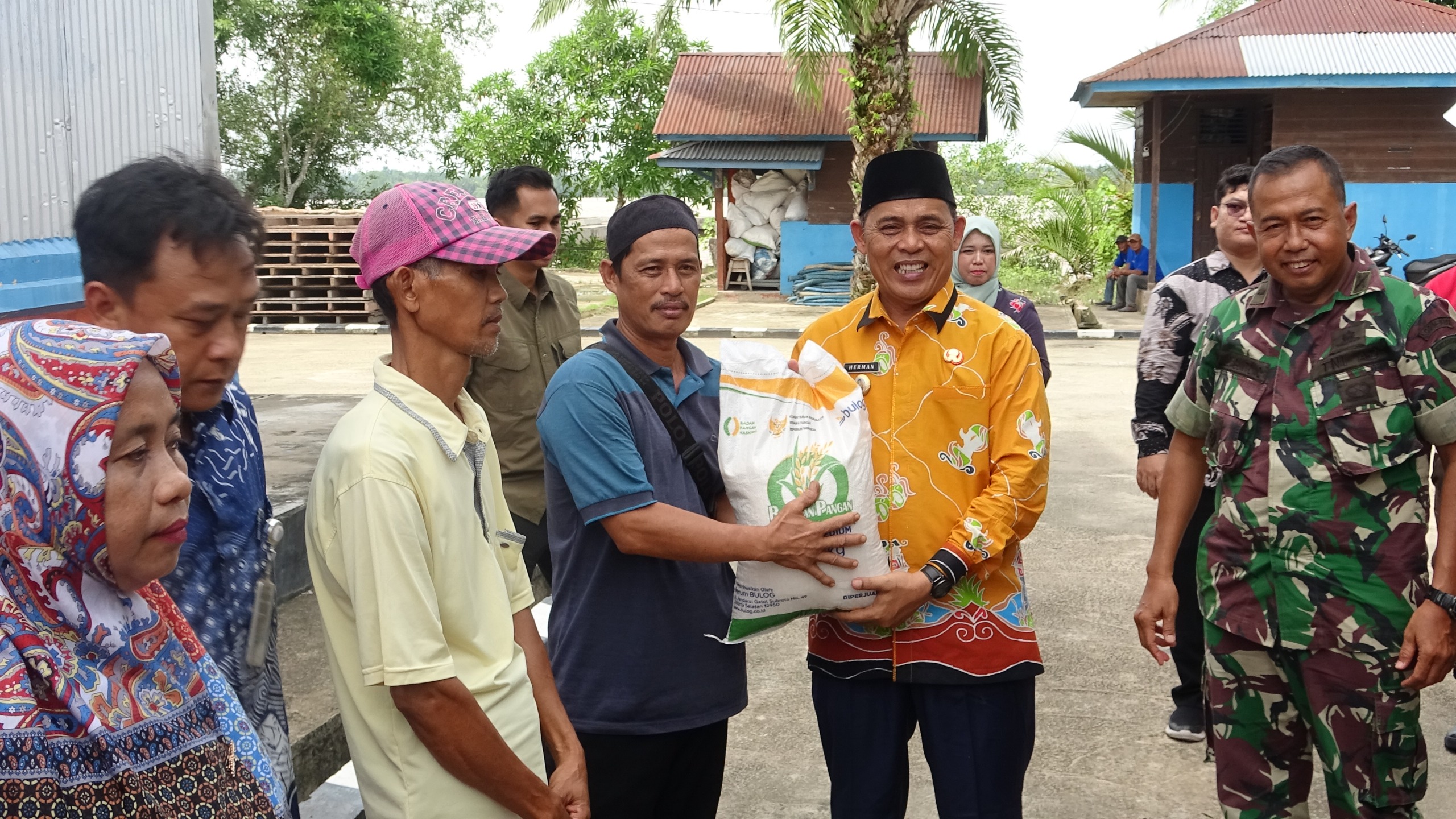 Bupati Inhil launching Penyaluran Bantuan Pangan Tahun 2025