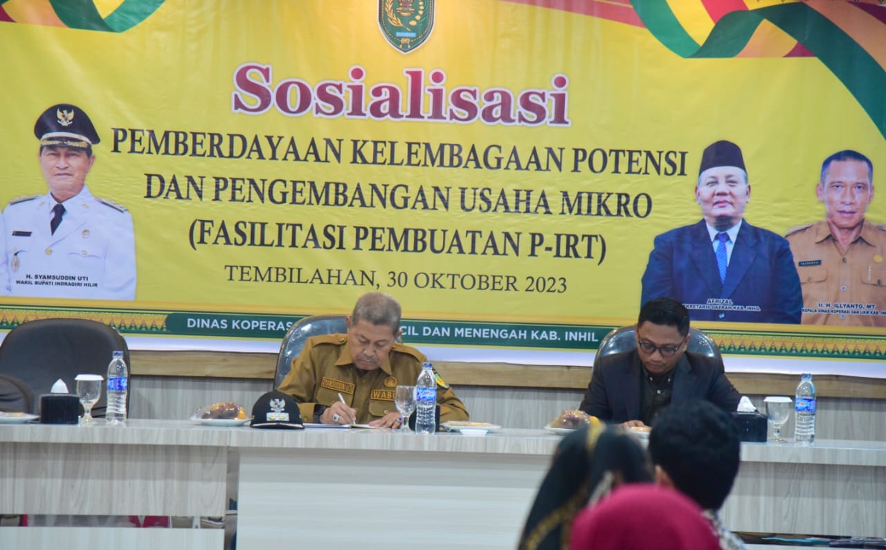Berikan Kemudahan dan Perkembangan UMKM serta Koperasi di Inhil, Wabup H.Syamsuddin Uti Serahkan Sertifikat