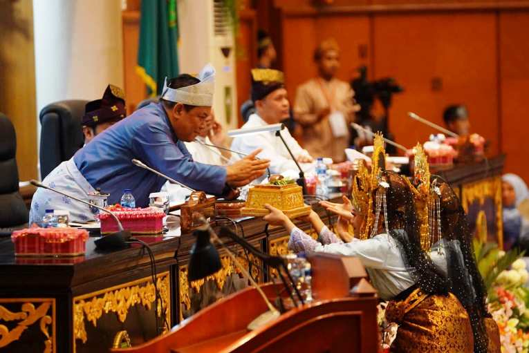 Rapat Paripurna HUT ke-67 Riau, Pj Gubri Sampaikan Capaian Ekonomi dan Penurunan Stunting