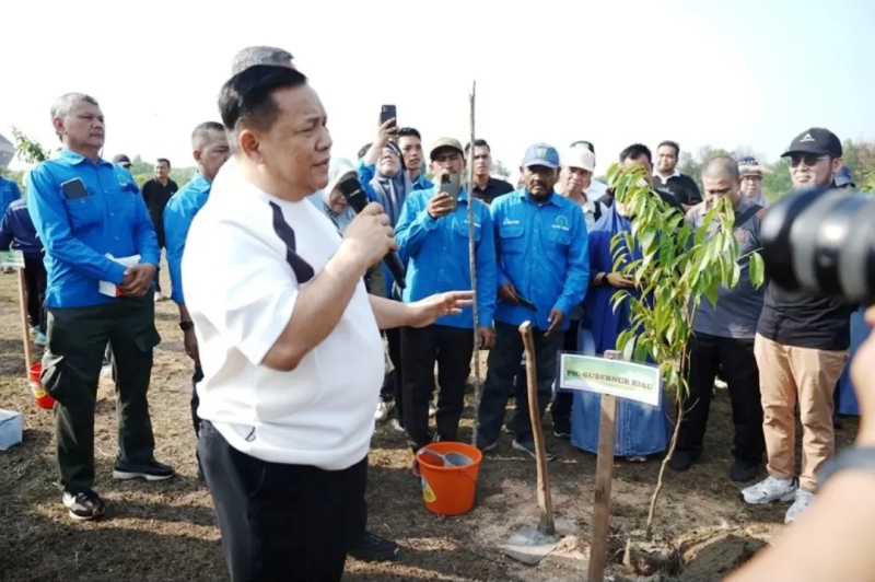 Plt Gubri SF Hariyanto Pimpin Aksi Peduli Lingkungan di Stadion Utama