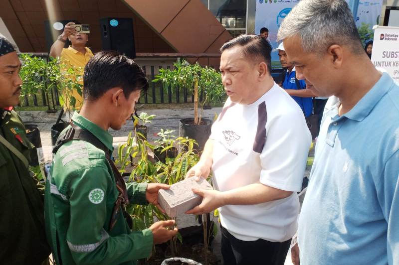 Plt Gubri SF Hariyanto Pimpin Aksi Peduli Lingkungan di Stadion Utama
