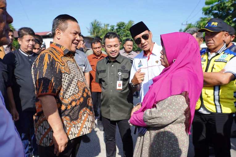 Pj Gubri Turun Tangan Perbaiki Jalan di Pekanbaru, Pj Wako dan Masyarakat Berterima Kasih