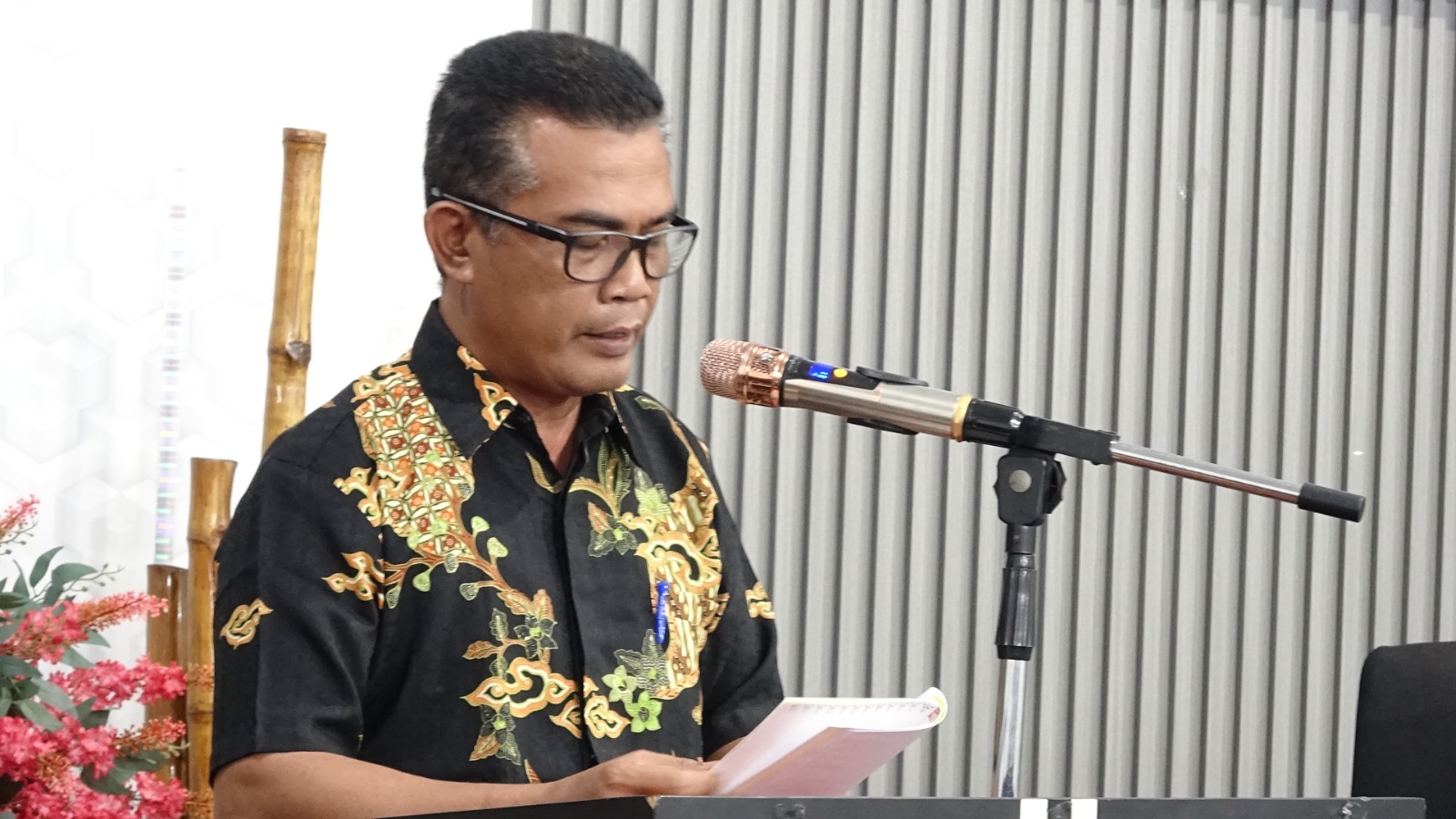 Bupati dan Ketua TP PKK Inhil Serukan Keaktifan dan Inovasi Peserta pada Bimtek 10 Program Pokok