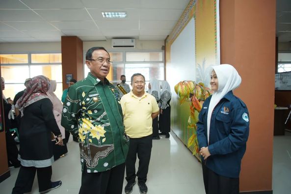 Bupati HM WARDAN Tinjau Persiapan peresmian Gedung Perpustakaan dan Musium Kelapa inhil