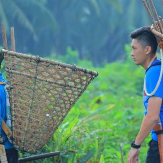 GALERI: Sensasi Kehidupan Petani di Negeri Hamparan Kelapa Dunia