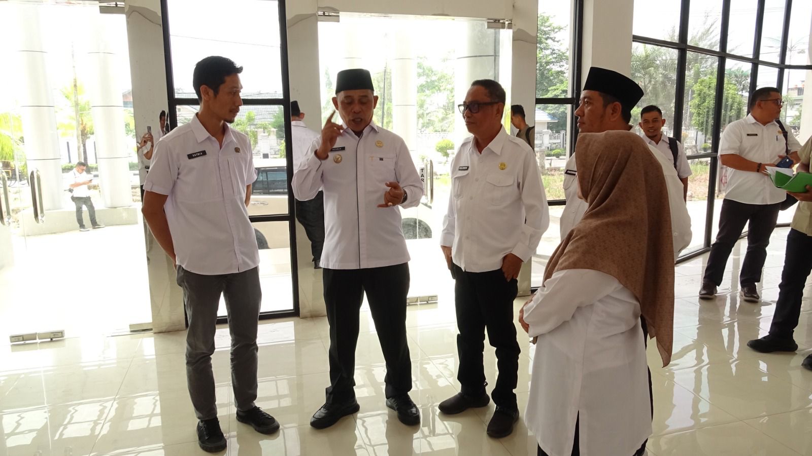 Bupati Inhil H. Herman Saksikan Penandatanganan Kerja Sama Gerai Mal Pelayanan Publik