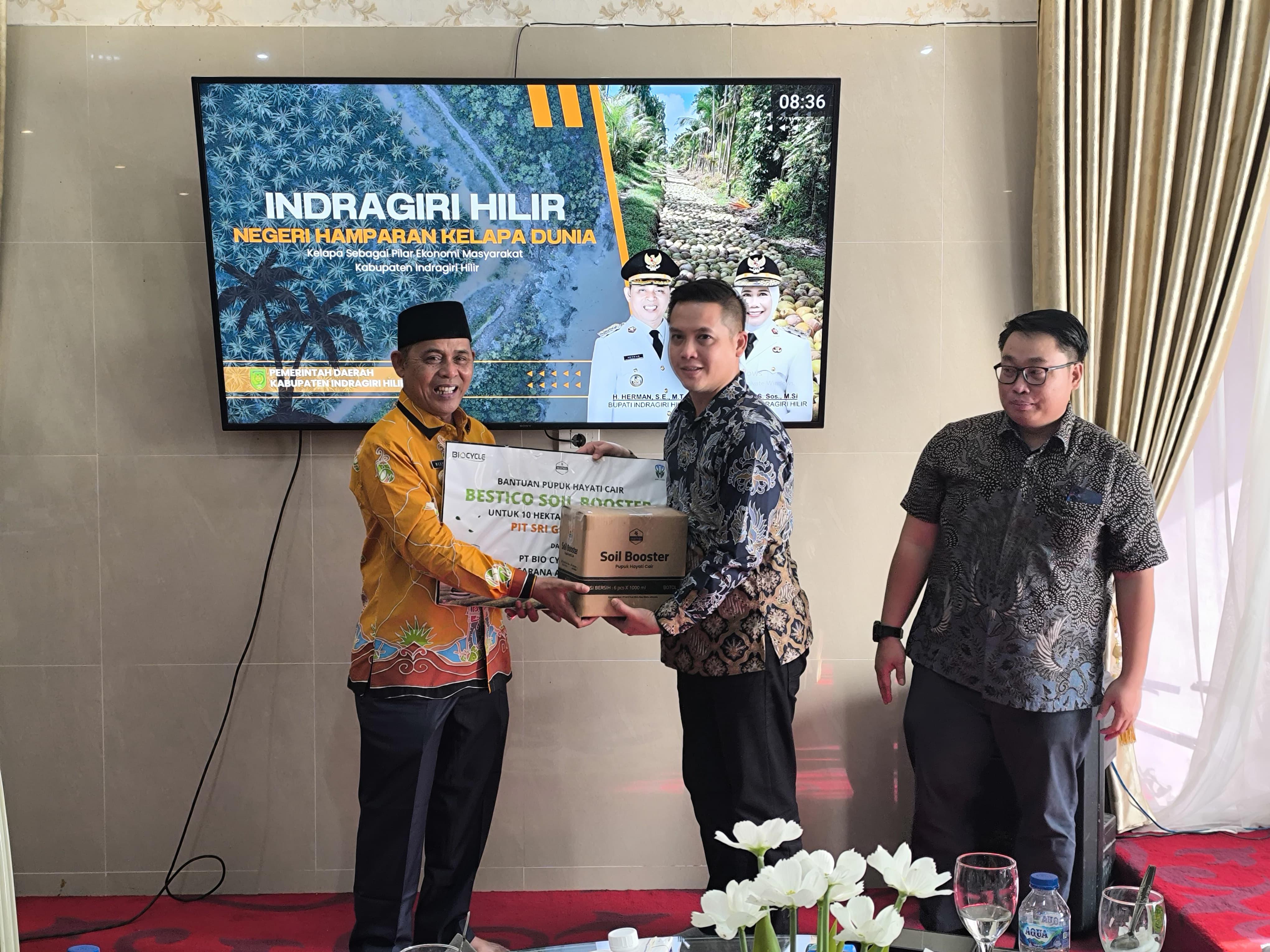 Bupati Inhil H. Herman Jamu Sarapan Bersama Tim Hilirisasi Kelapa Bappenas dan Investor di Kediaman Resmi