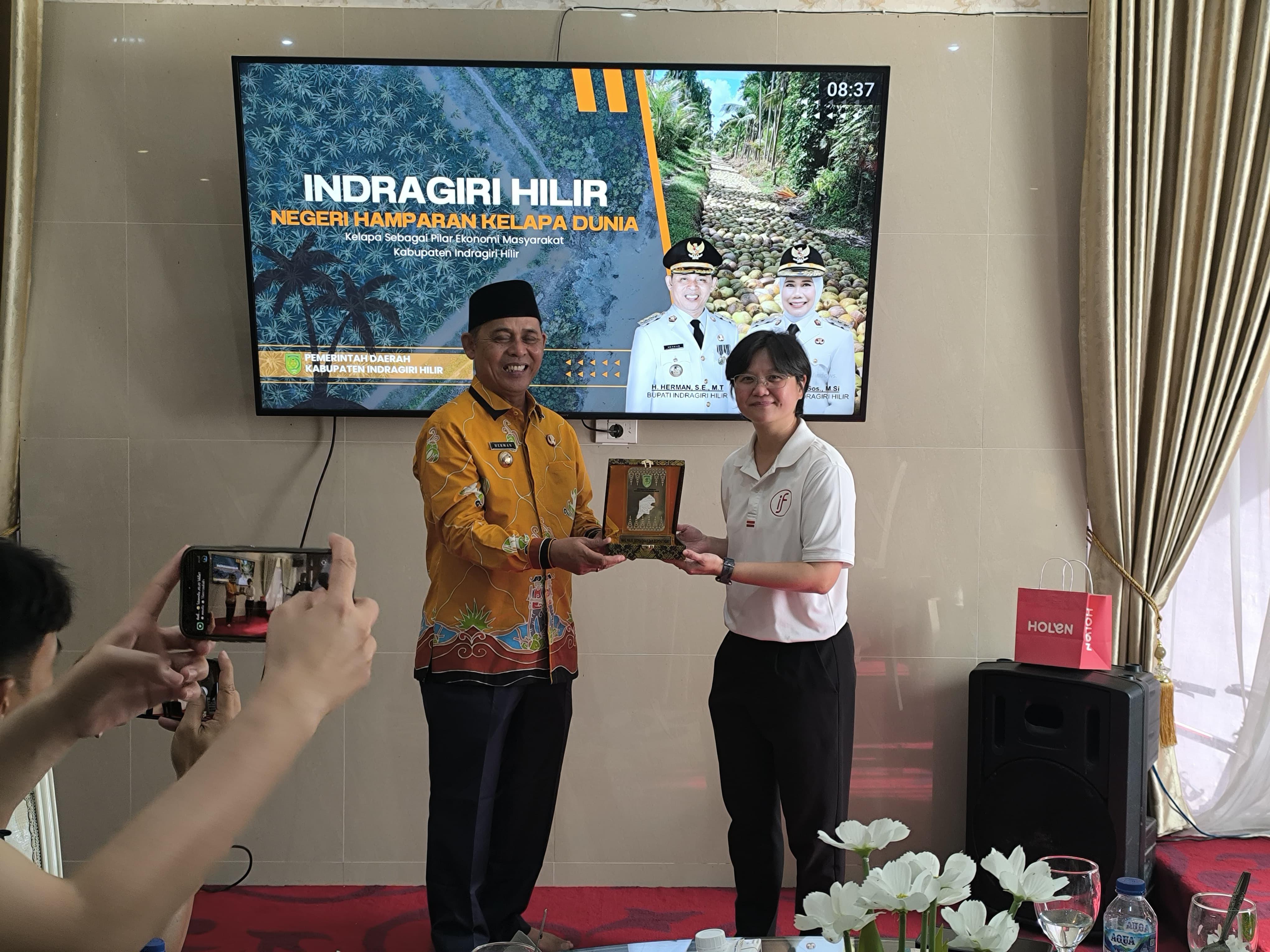 Bupati Inhil H. Herman Jamu Sarapan Bersama Tim Hilirisasi Kelapa Bappenas dan Investor di Kediaman Resmi