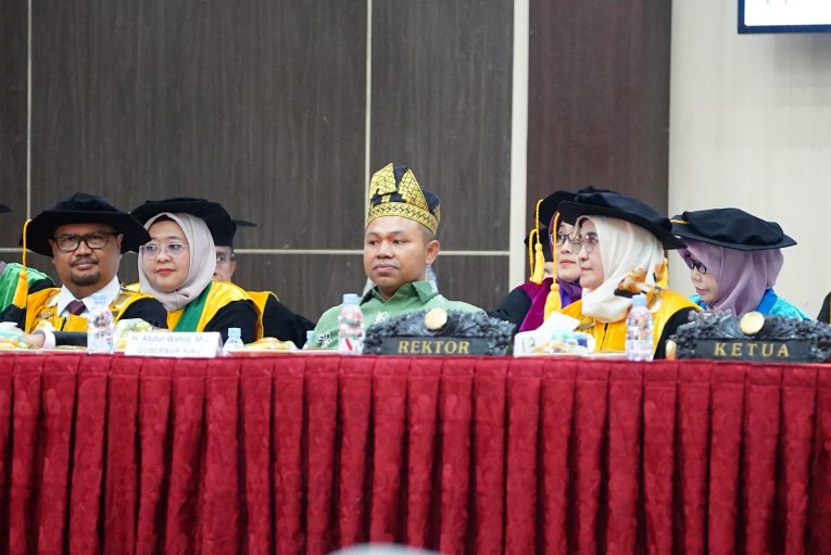 Gubri Abdul Wahid Hadiri Wisuda UIN Suska, Lulusan Diajak Jadi Penerus Perubahan