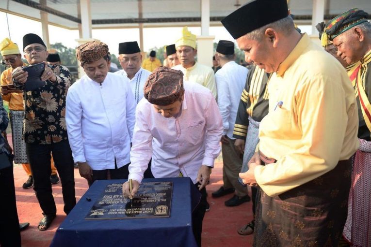 Gubernur Syamsuar Hadiri Event Wisata Balimau Kasai di Desa Batu Belah