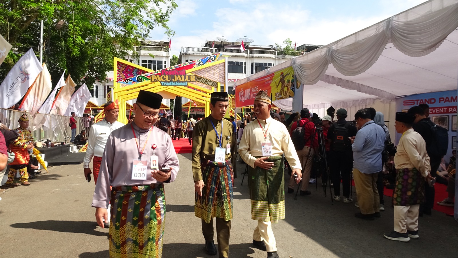 Bupati Inhil Hadiri Peresmian Festival Pacu Jalur Tradisional 2025