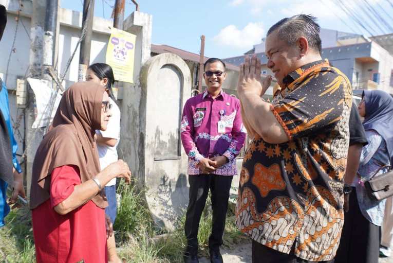 Pj Gubri Turun Tangan Perbaiki Jalan di Pekanbaru, Pj Wako dan Masyarakat Berterima Kasih