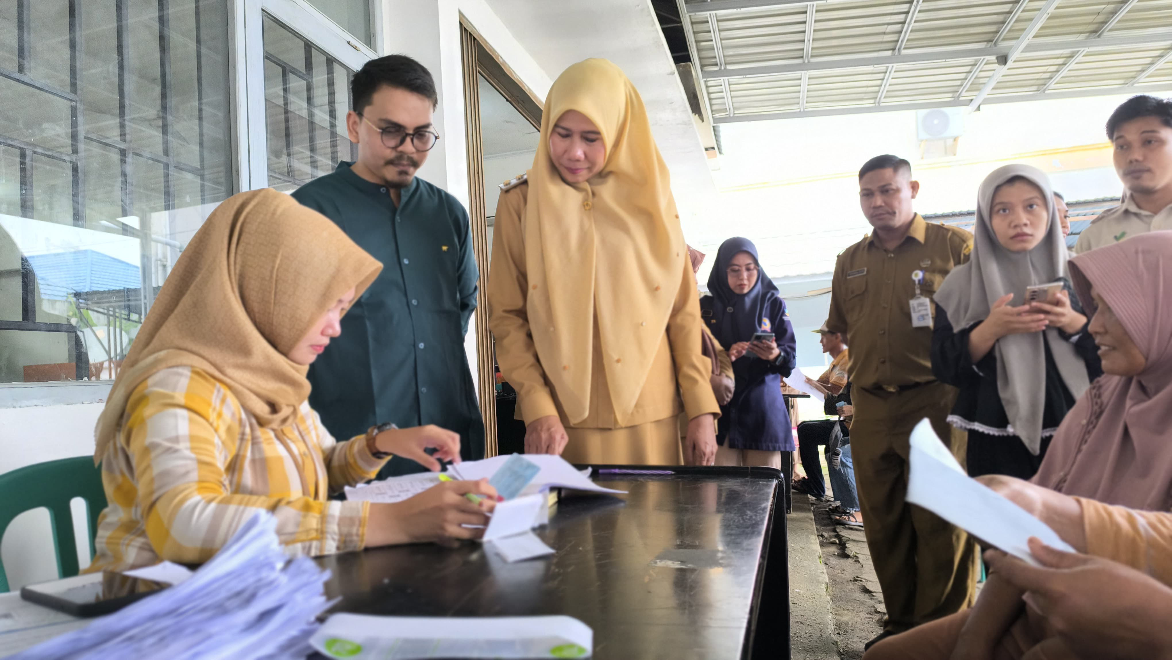 Wakil Bupati Inhil Tinjau Operasi Pasar Murah dan Pelayanan Kependudukan
