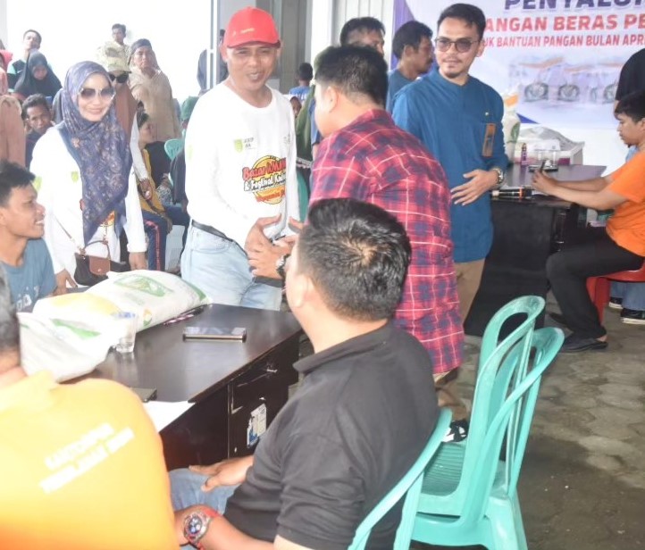 Pj Bupati Inhil Serahkan 31,320 Ton Bantuan Pangan Cadangan Beras Pemerintah Kepada Keluarga Penerima Manfaat