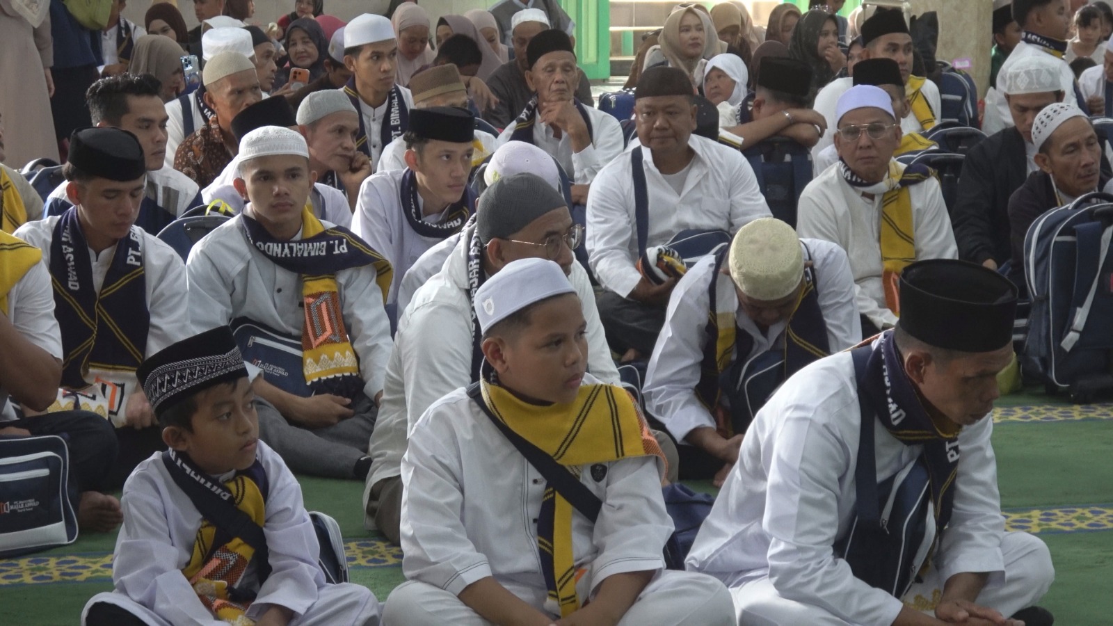 Bupati Herman Lepas 131 Jamaah Umrah PT Bimalyndo Hajar Aswad, Pesankan Jaga Kesehatan dan Doakan Daerah