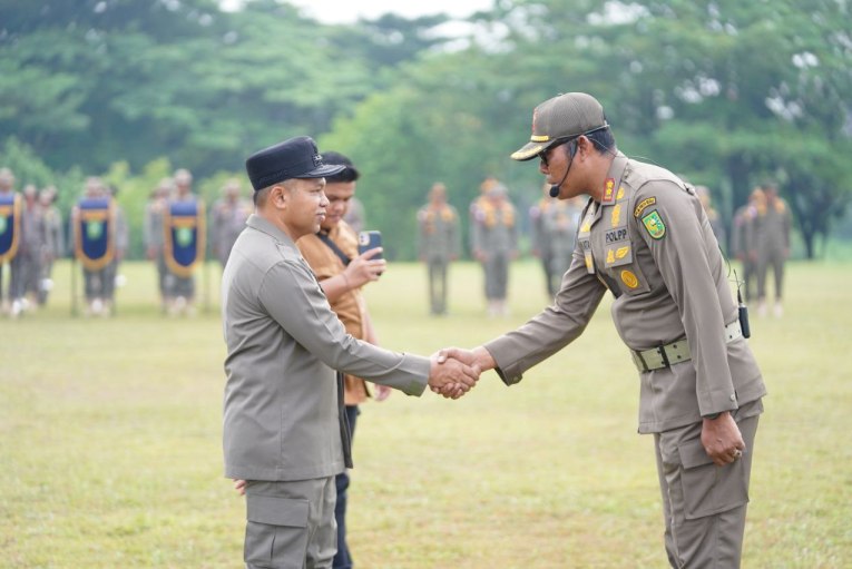 Gubri Pimpin Apel Latihan Penyegaran Satpol PP, Garda Terdepan Penegakan Disiplin ASN