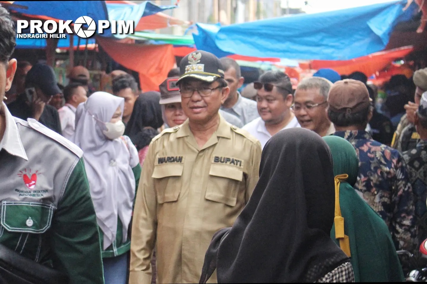 Jelang Ramadhan, Bupati Inhil H. M. Wardan Tinjau Pasar Tradisional, Agen Bahan Pokok dan  Gudang Bulog