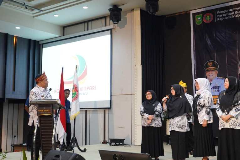 Hadiri Konferensi XXIII PGRI Riau, Pj Gubri: Pendidikan Itu Pilar Utama Pembangunan Bangsa