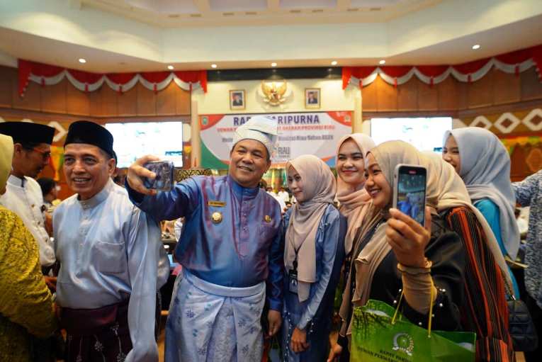 Rapat Paripurna HUT ke-67 Riau, Pj Gubri Sampaikan Capaian Ekonomi dan Penurunan Stunting