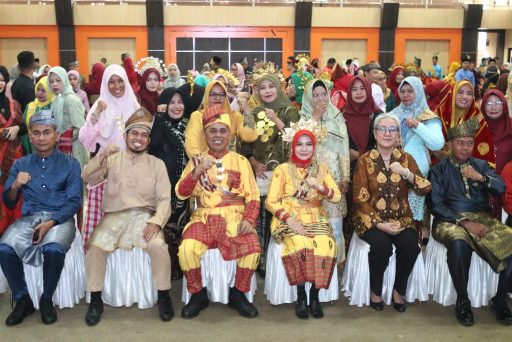 Upacara Peringatan Hari Pendidikan Nasional 2025 di Gedung Engku Kelana,Bupati Herman Bacakan Pidato Menteri Pendidikan