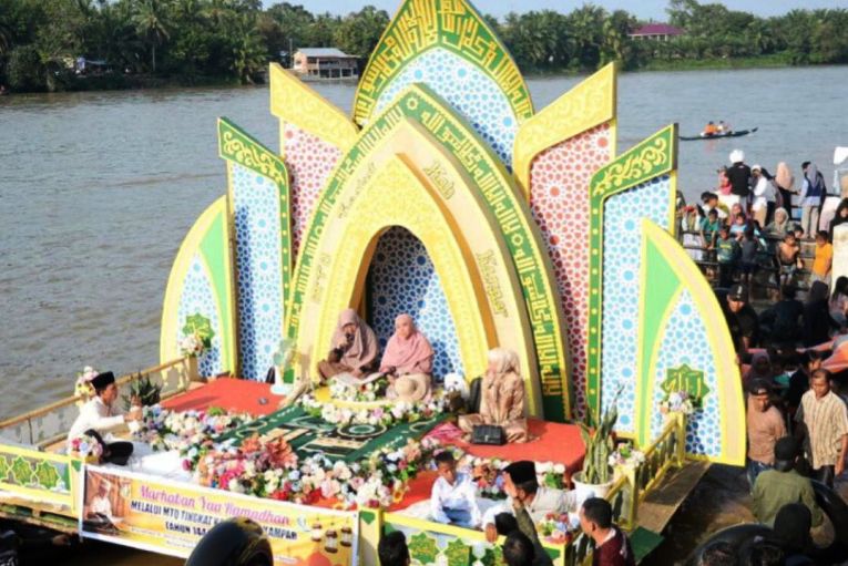 Gubernur Syamsuar Hadiri Event Wisata Balimau Kasai di Desa Batu Belah