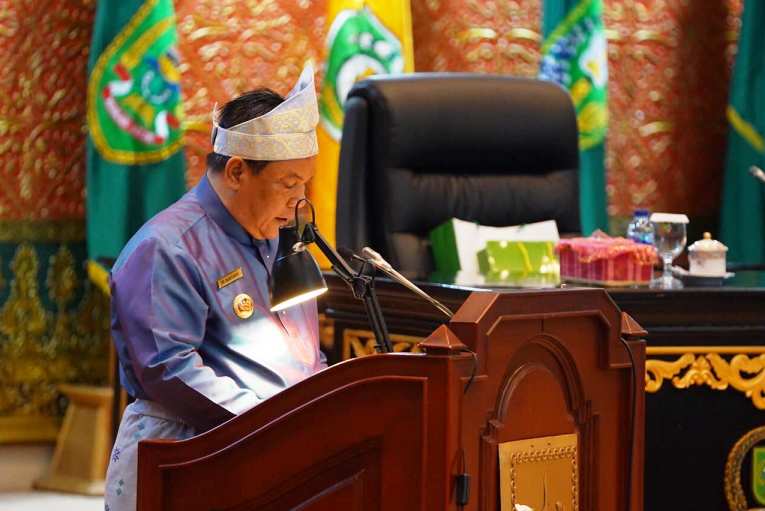 Rapat Paripurna HUT ke-67 Riau, Pj Gubri Sampaikan Capaian Ekonomi dan Penurunan Stunting