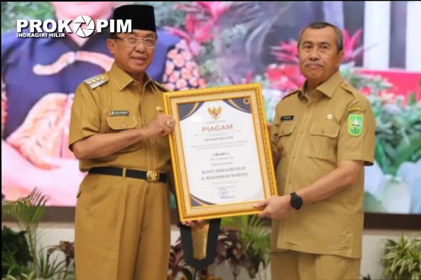 Bupati Inhil H.M.Wardan Menerima Penghargaan Jaminan Kesehatan Semesta (UHC) Tahun 2023