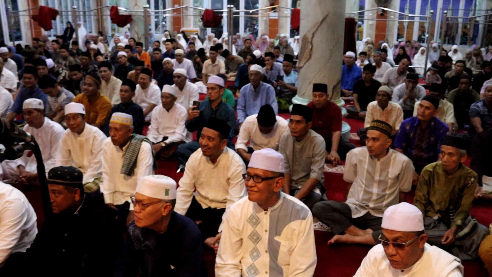 Bupati Inhil Safari Ramadhan Di Masjid An-Nur, Serahkan Bantuan Dan Ajak Warga Makmurkan Masjid