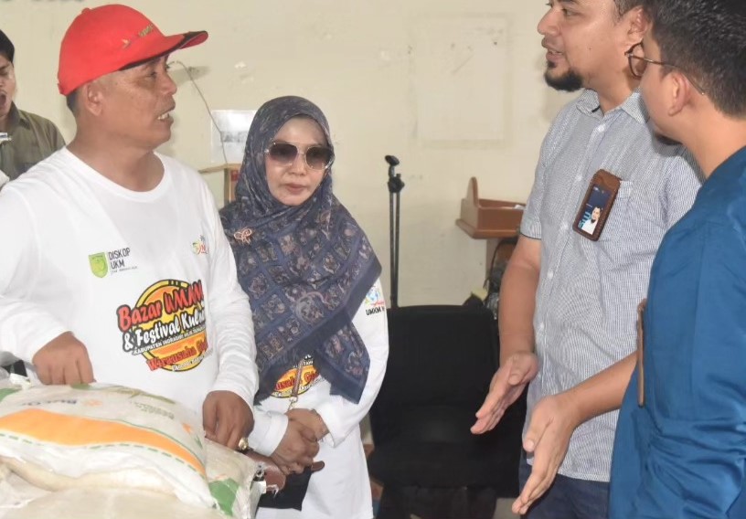 Pj Bupati Inhil Serahkan 31,320 Ton Bantuan Pangan Cadangan Beras Pemerintah Kepada Keluarga Penerima Manfaat