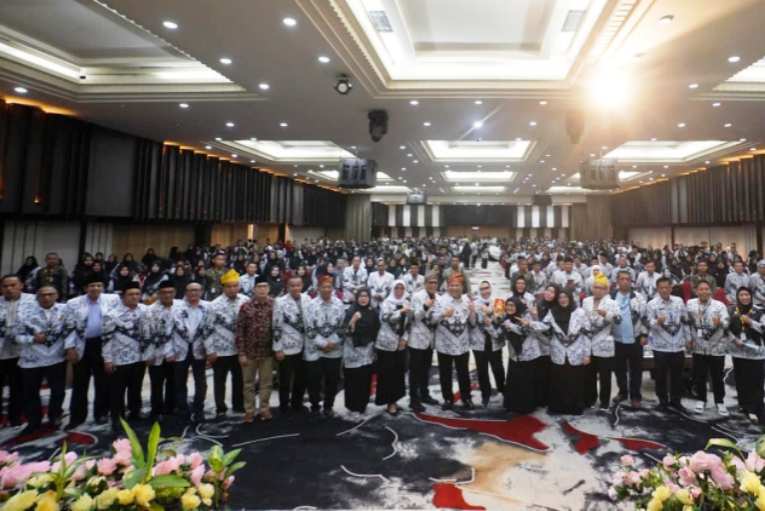 Hadiri Konferensi XXIII PGRI Riau, Pj Gubri: Pendidikan Itu Pilar Utama Pembangunan Bangsa