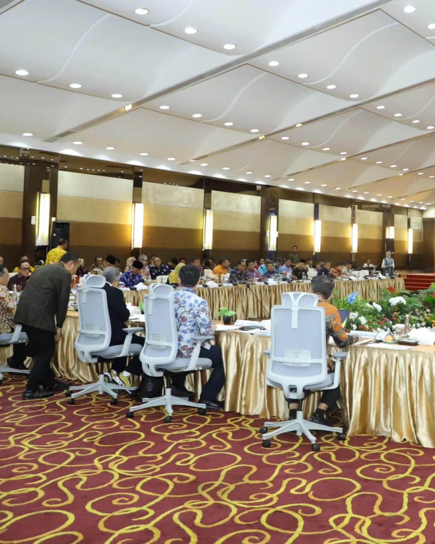 Bupati Inhil Menghadiri Pertemuan Komisi II DPR RI Dengan Pemprov dan  Pemda Se Prov. Riau