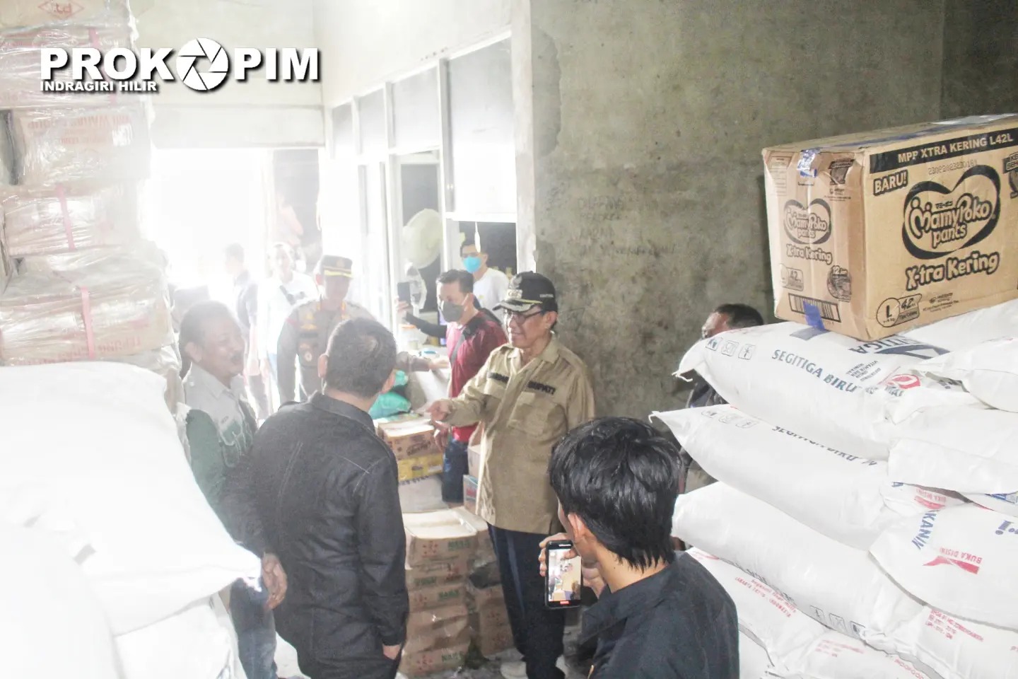 Jelang Ramadhan, Bupati Inhil H. M. Wardan Tinjau Pasar Tradisional, Agen Bahan Pokok dan  Gudang Bulog