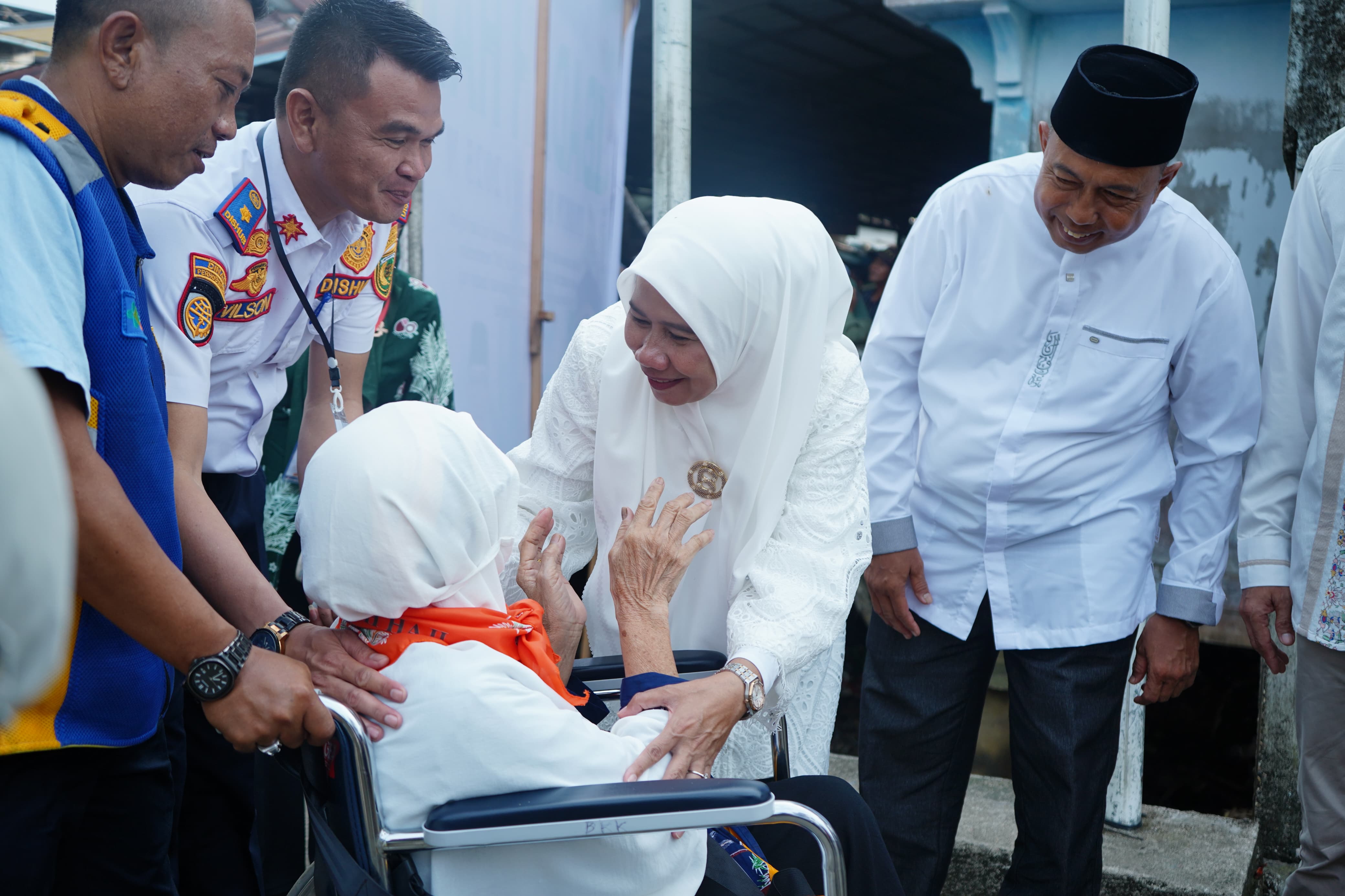Wakil Bupati Inhil, Yuliantini Lepas Jamaah Calon Haji 2025