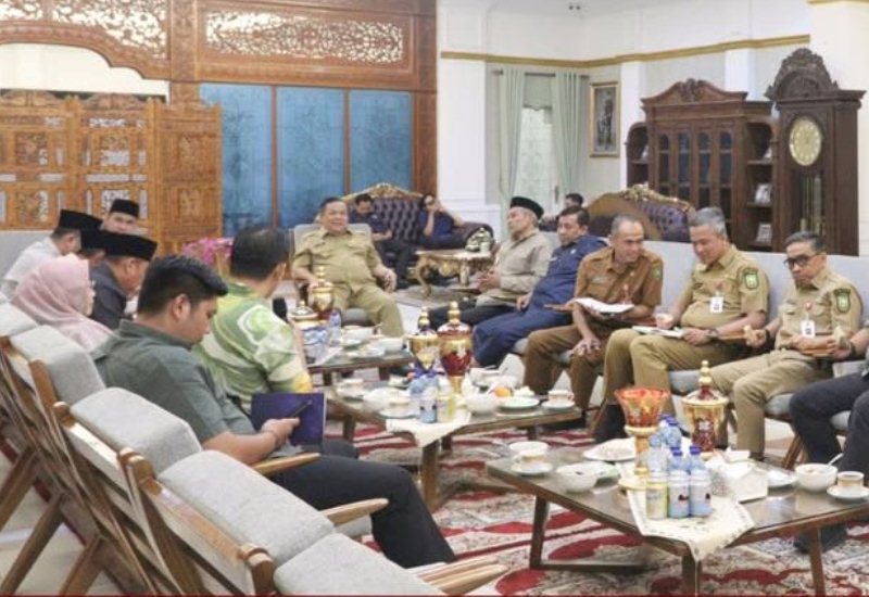 Komisi I DPRD Riau Silaturahmi dengan Plt Gubri, Bahas Infrastruktur Hingga Aspirasi Warga