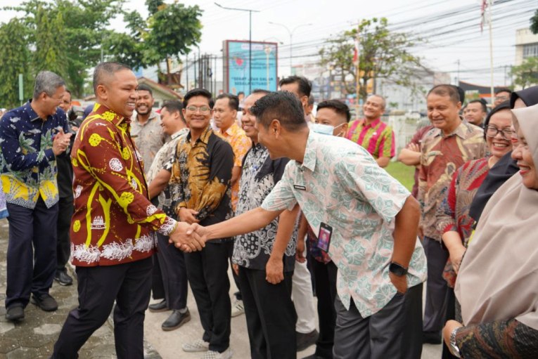 Peringati HKJS 2025 di RSJ Tampan, Gubri Wahid: Pendekatan Humanis Jadi Faktor Penting