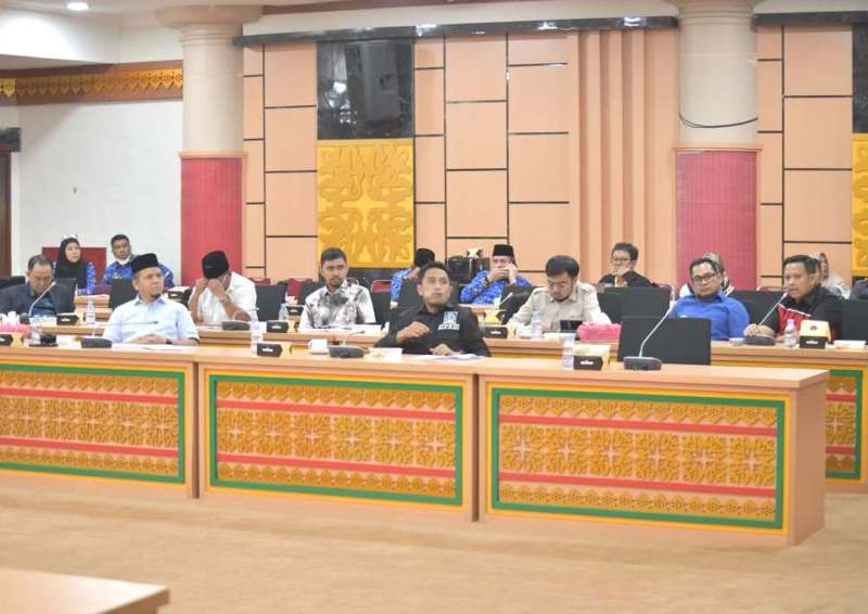 Badan Anggaran DPRD Riau Rapat dengan TAPD, Bahas KUA-PPAS Tahun 2026