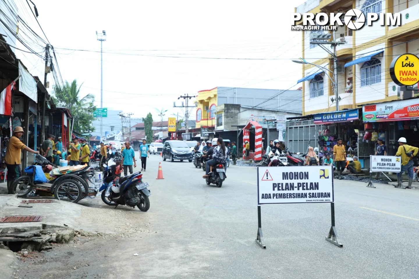 Antisipasi Genangan Air Di Kota Tembilahan, Pj. Bupati Inhil Pantau Langsung Normalisasi Saluran Air di Jl. M. Boya
