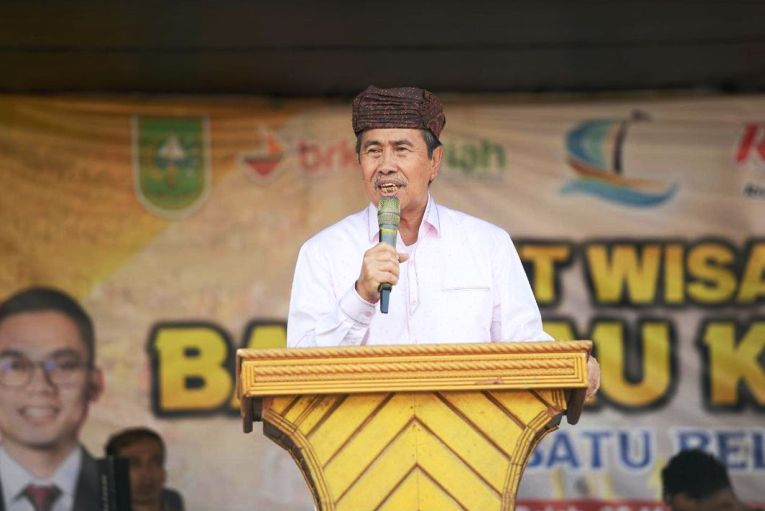 Gubernur Syamsuar Hadiri Event Wisata Balimau Kasai di Desa Batu Belah