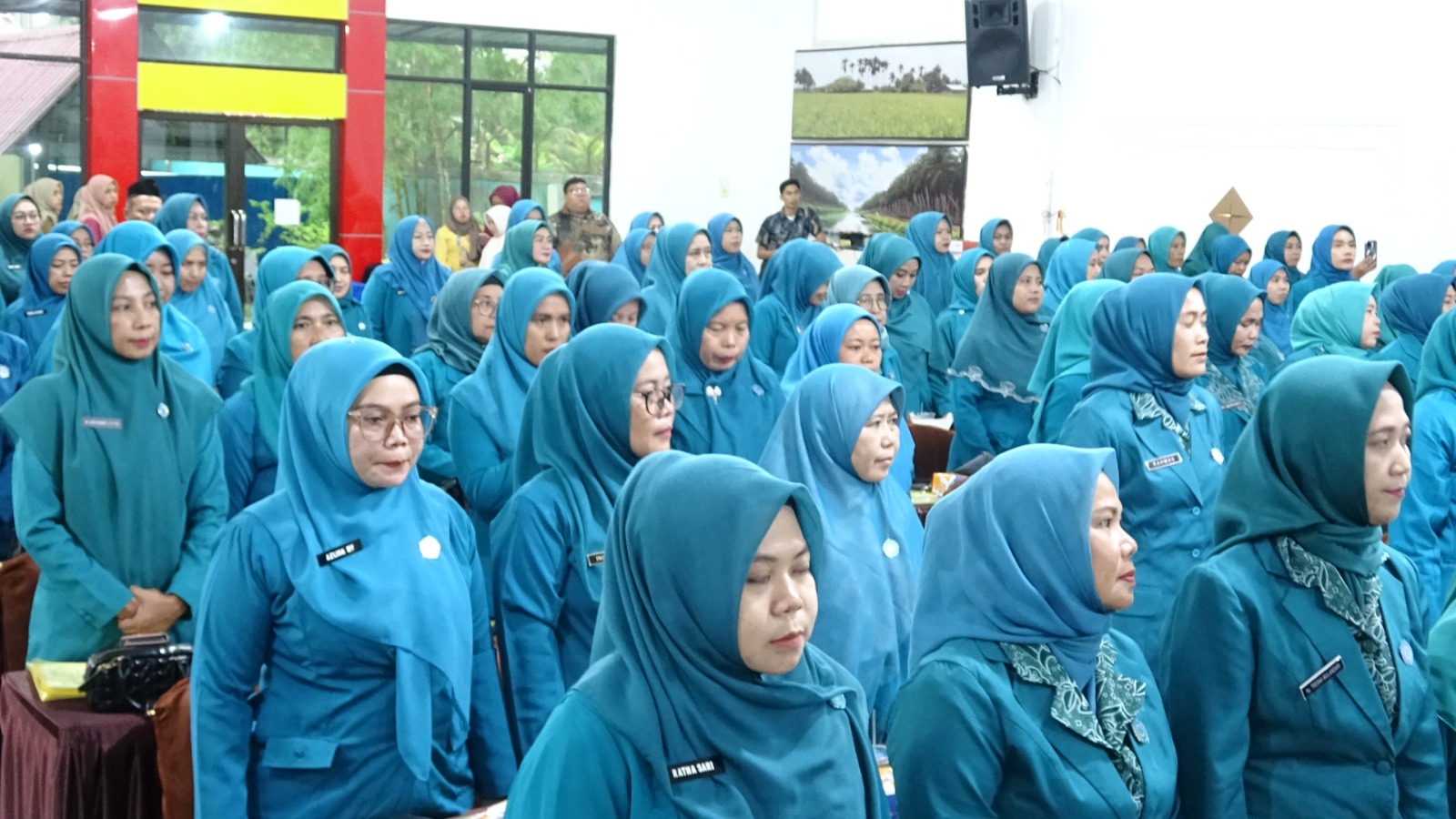 Bupati dan Ketua TP PKK Inhil Serukan Keaktifan dan Inovasi Peserta pada Bimtek 10 Program Pokok