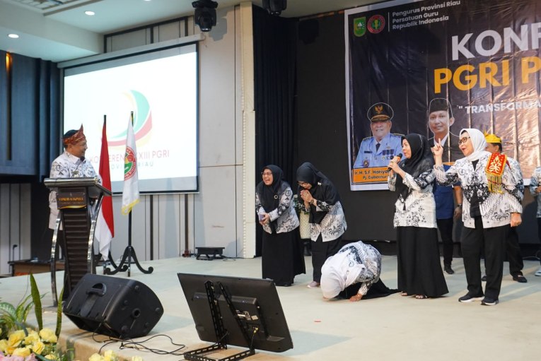 Hadiri Konferensi XXIII PGRI Riau, Pj Gubri: Pendidikan Itu Pilar Utama Pembangunan Bangsa