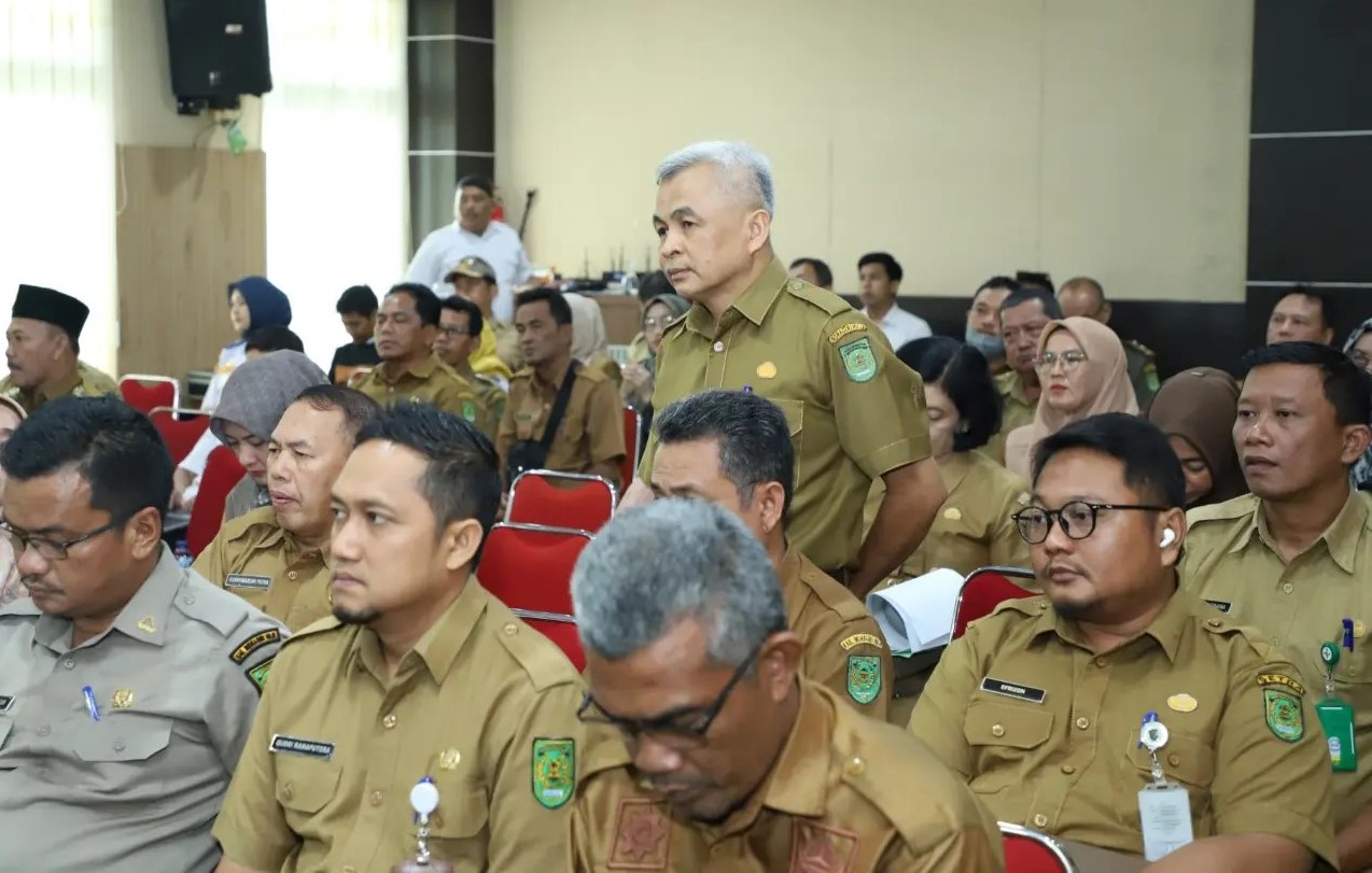Pj. Bupati Inhil Memimpin Rapat Laporan Evaluasi Pembangunan Kab. Inhil Sampai Dengan Tanggal 20 Mei 2024