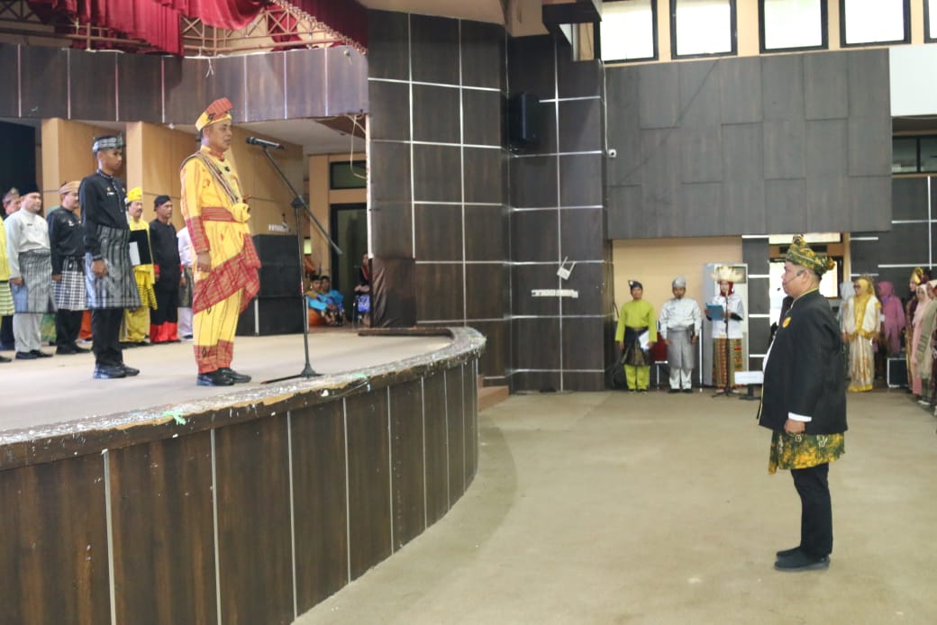Upacara Peringatan Hari Pendidikan Nasional 2025 di Gedung Engku Kelana,Bupati Herman Bacakan Pidato Menteri Pendidikan