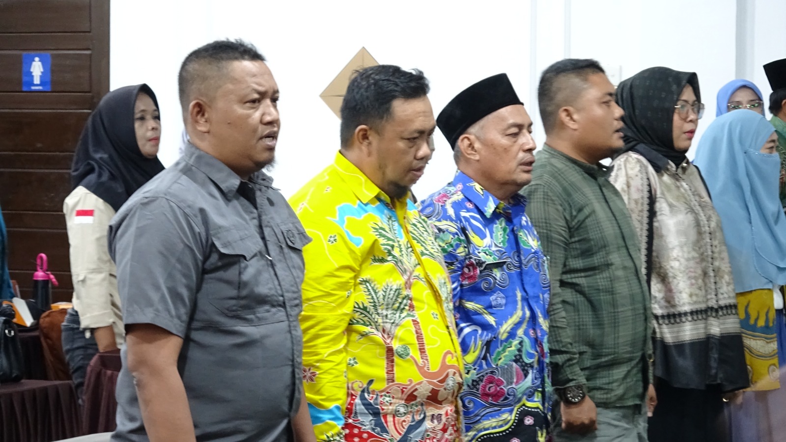 Bupati dan Ketua TP PKK Inhil Serukan Keaktifan dan Inovasi Peserta pada Bimtek 10 Program Pokok