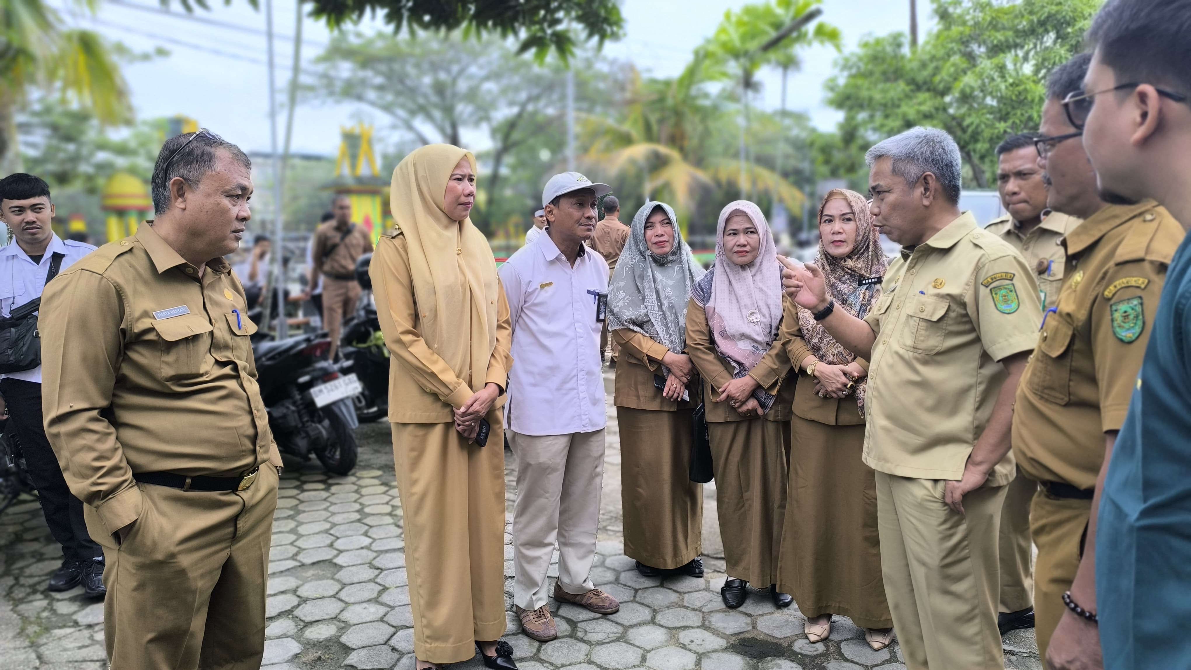 Wakil Bupati Inhil Tinjau Operasi Pasar Murah dan Pelayanan Kependudukan