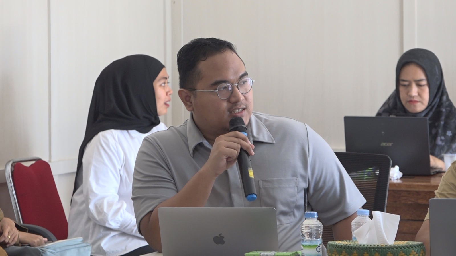 Junaidi Asisten Dua Setda Inhil Pimpin Rapat Pleno TPKAD Kabupaten Inhil 2025